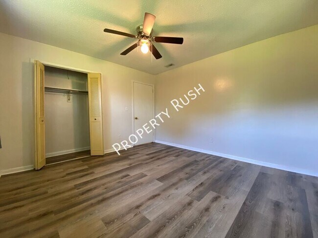 Building Photo - 7612 Bishop Dr