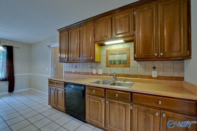 Building Photo - 131 Clubhouse Ln