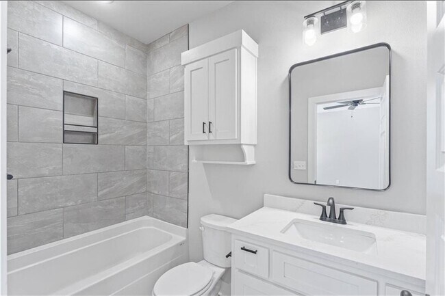 Building Photo - 6 Moniave Ln