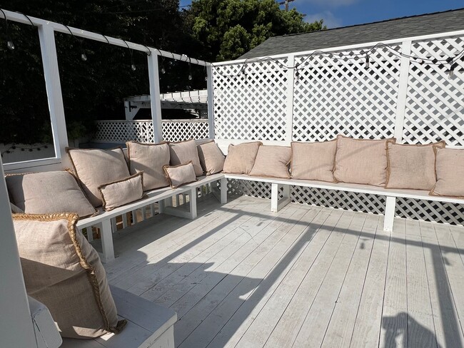 Building Photo - Lovely Home in the Kentwood area of Westchester