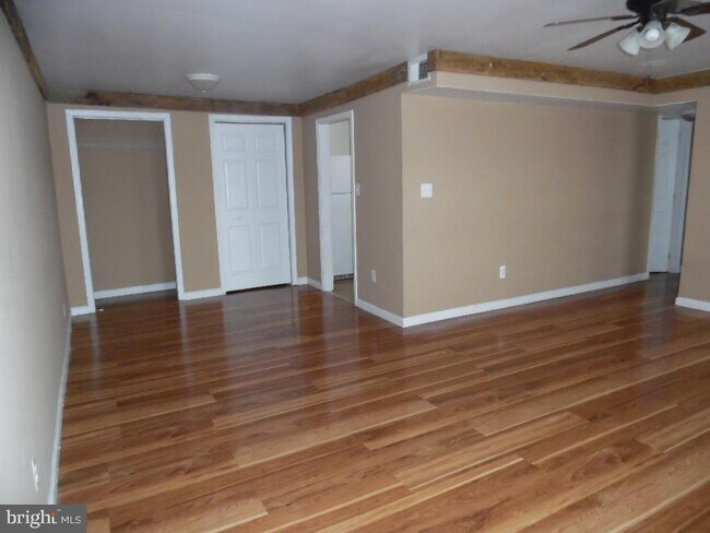 Building Photo - 1416 N Shenandoah Ave