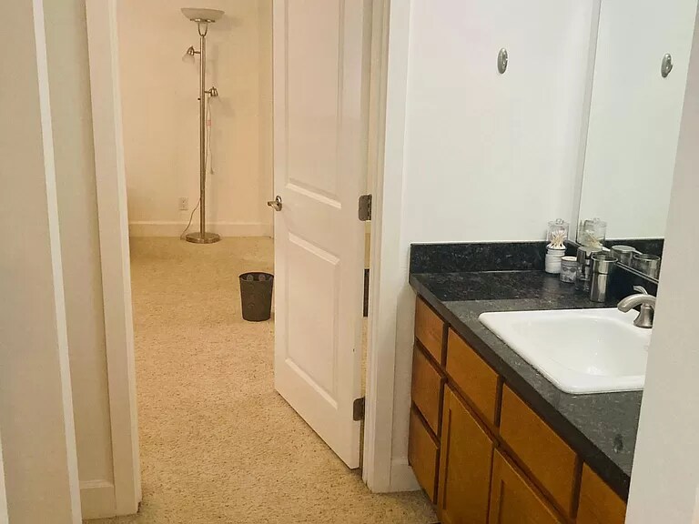 Building Photo - 10982 Roebling Ave