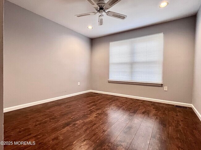 Building Photo - 163 Colony Ln