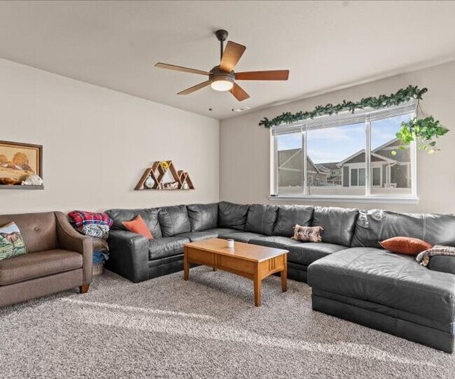 Building Photo - Modern 4-Bedroom Home in Desirable Promontory Neighborhood - Pet Friendly