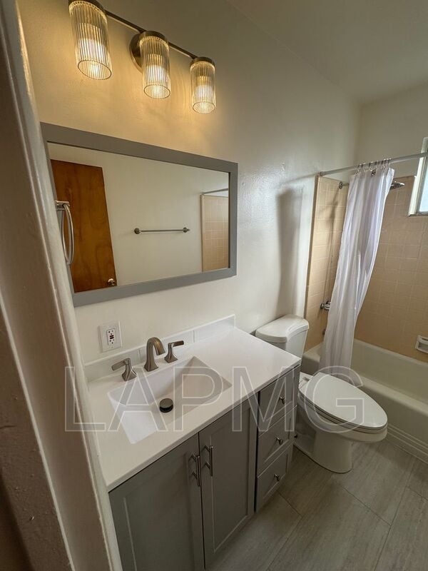 Building Photo - 624 W Riggin St