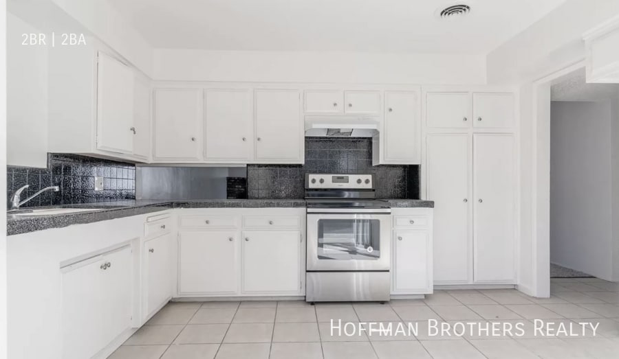 Building Photo - 3600 Dana St