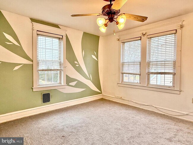 Building Photo - 7041 Harvey Ave