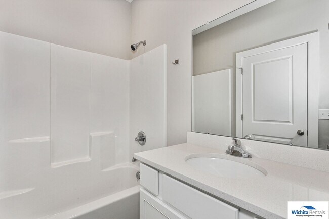 Building Photo - Mulvane duplex