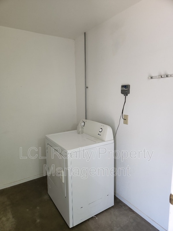 Building Photo - 26787 Oakmont Dr