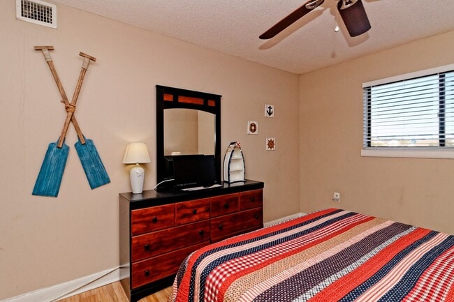 Building Photo - Furnished 2BR/2BA on Hilton Head - Fourth of July Special: $400 Off First Month's Rent