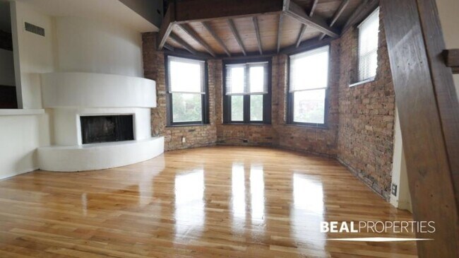 Building Photo - 1 bedroom in CHICAGO IL 60657