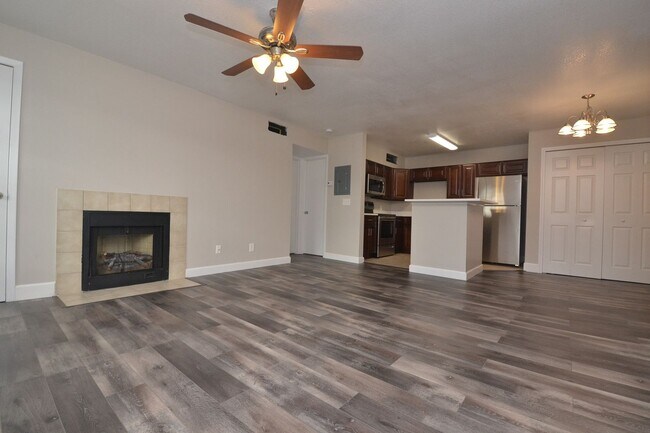 Building Photo - 1/1 Condo in Altamonte Springs ~ Gated Lakefront Community ~ LVP Flooring & Updated Kitchen/Bath!