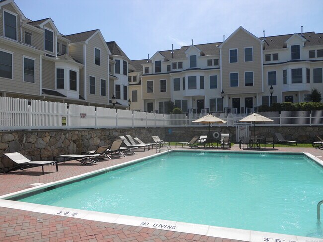 Building Photo - 85 Camp Ave