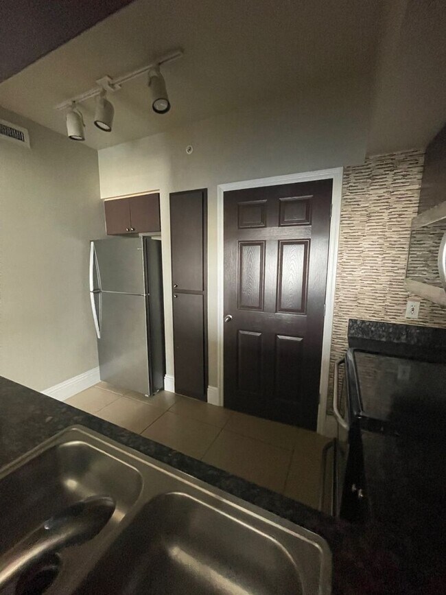 Building Photo - You have to see this View!  3 bedroom 2 bath condo @ The Waverly!