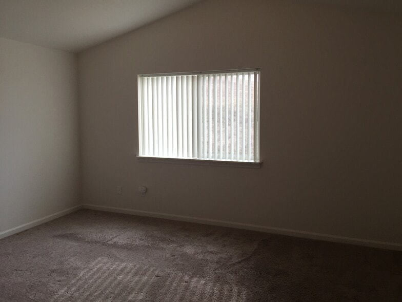 Building Photo - 1449 SW Sagebrush Ln