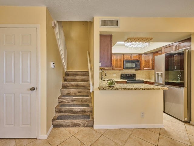 Building Photo - 4065 Village Dr