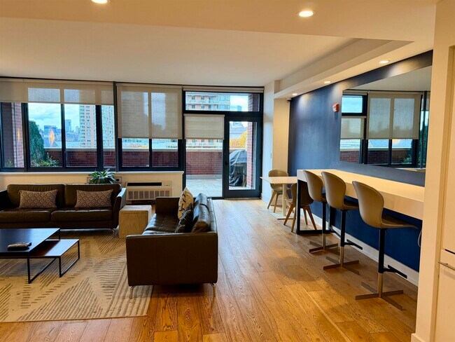 Building Photo - 389 Washington St