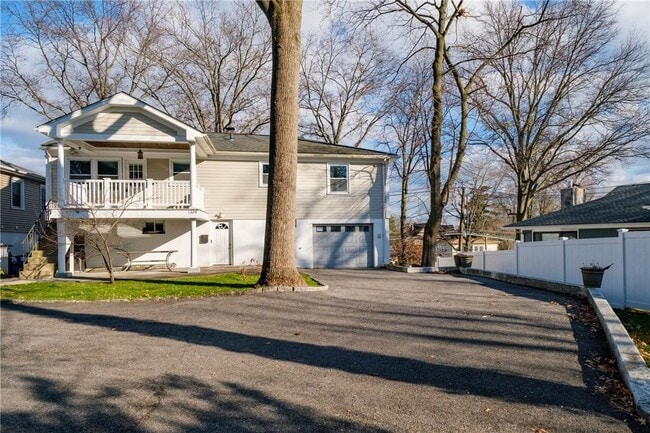 Primary Photo - 1320 Mamaroneck Ave