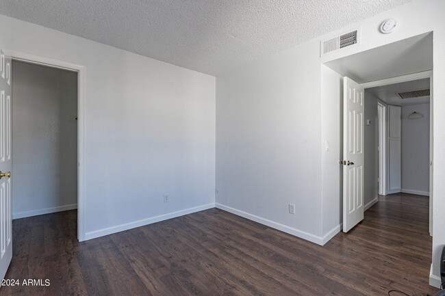 Building Photo - 820 W University Dr