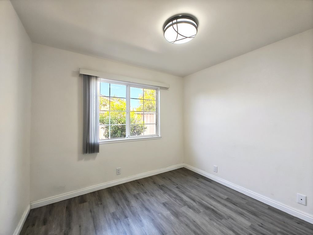 Building Photo - 2086 Fairway Glen Dr