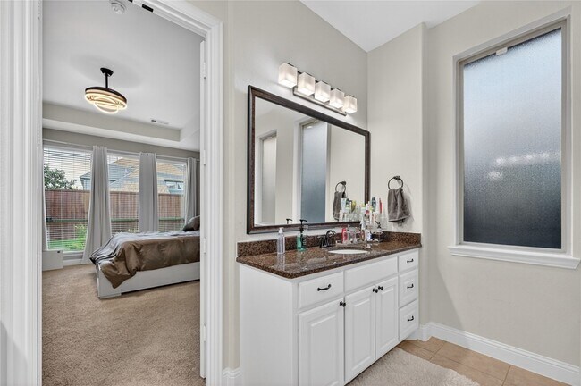 Building Photo - 400 Trailside Dr