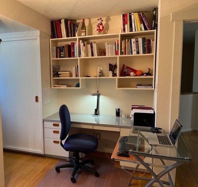 Building Photo - Fully Furnished Short Term Rental (March 7 to June 28, 2025) By Downtown Menlo Park!