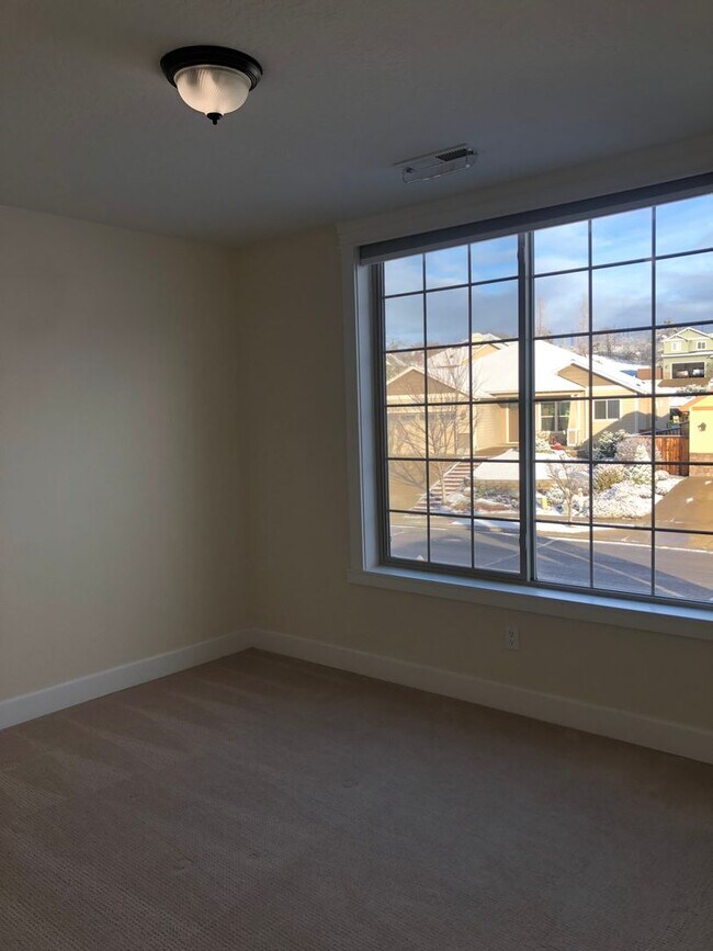 Building Photo - Luxury East Medford Home with 4 Bedrooms, 2 Bonus Rooms & Dual Living Areas