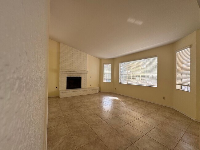 Building Photo - 3BR/2BA/2CG, 1836 sq.ft. rental with POOL in Sierra Vista, AZ