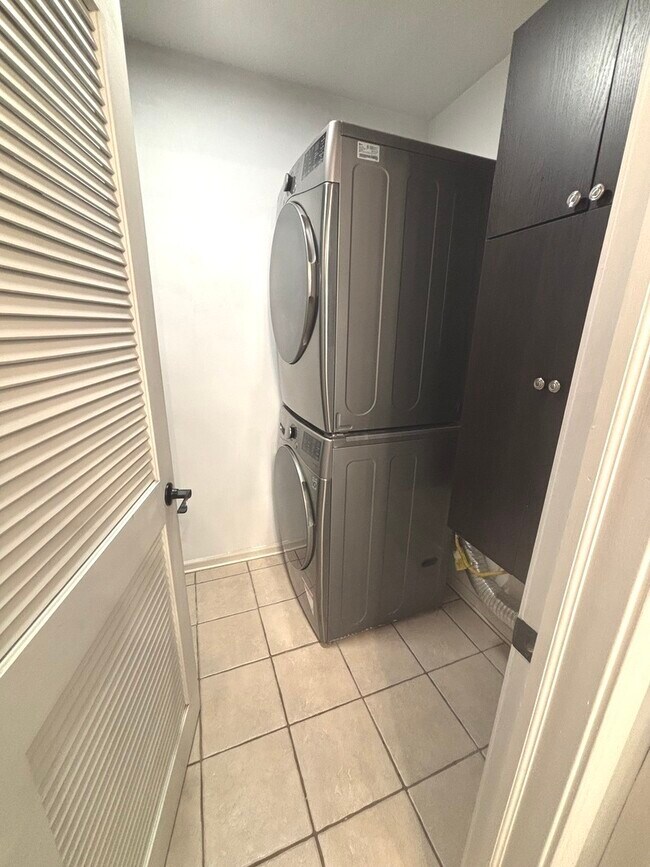 Building Photo - 268 Windsor Ct