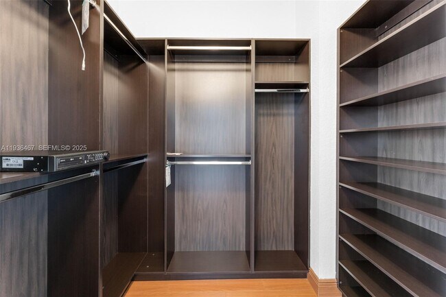 Building Photo - 851 SW 154th Path