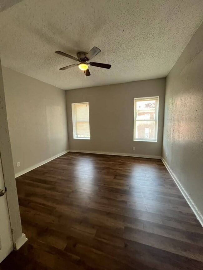 Building Photo - "Charming 4-Bed Duplex in St. Louis City 2nd Floor with Granite Countertops & Gleaming Hardwood F...