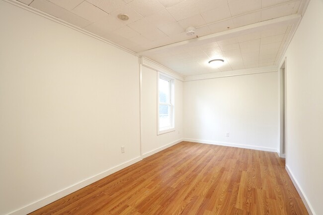 large bedroom 3 - 728 S Pugh St