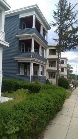 Building Photo - 702 Adams St
