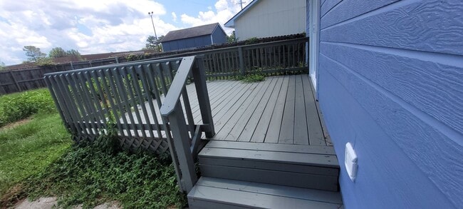 Building Photo - Clean 3 bedrooms, 2 baths, single garage w/remote control, and fenced yard!!