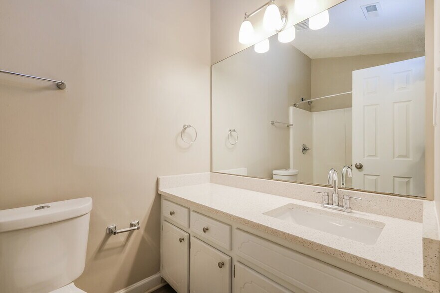 Building Photo - 5815 Mistyview Dr