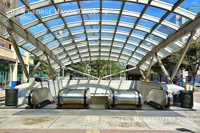 Building Photo - 203 N George Mason Dr