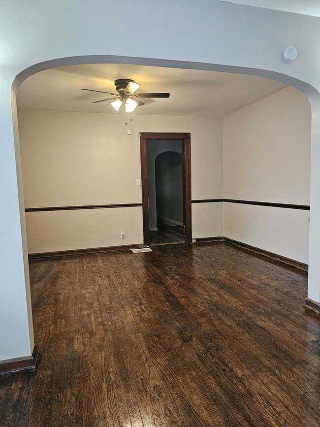Building Photo - 1 bed 1 bath duplex