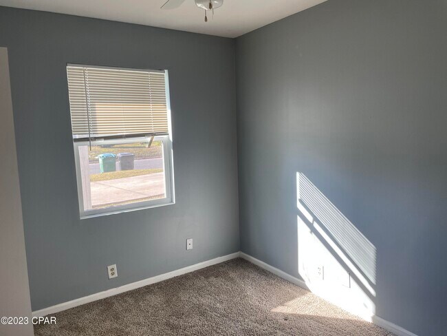 Building Photo - 904 Forestdale Ave