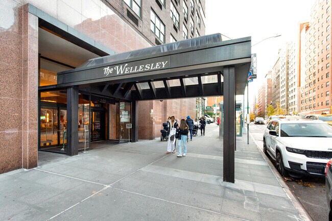 Building Photo - 200 E 72nd St