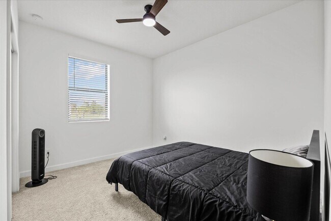 Building Photo - 14042 SW Thorens Dr
