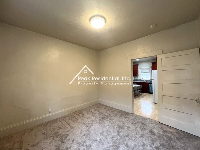 Building Photo - Charming 3bd/1ba Midtown Apartment-Must See!