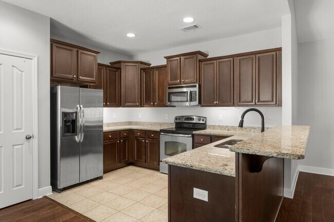 Building Photo - 132 Whispering Lake Dr
