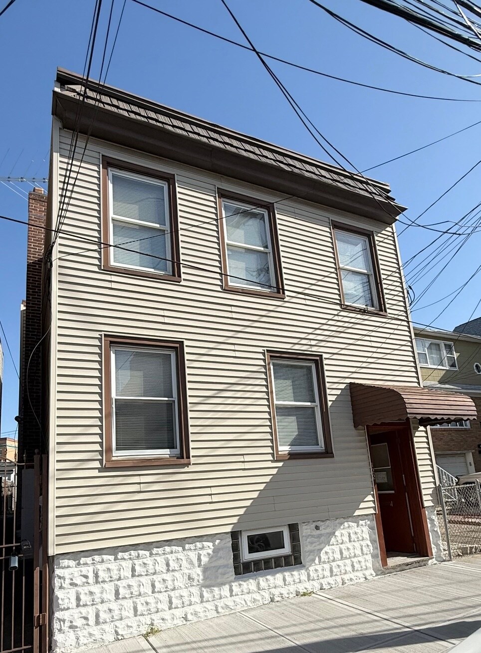 Building Photo - 122 Cross St