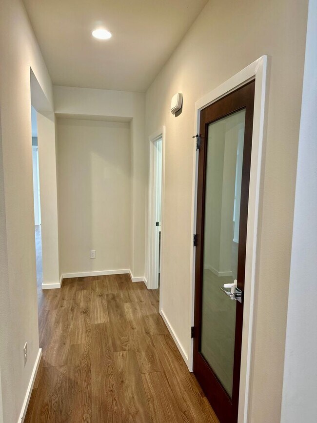 Building Photo - Luxury 4bed/2.5 bath home on Cul-de-sac! E...