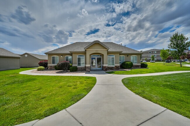 Building Photo - Main Floor Condo in Saratoga Springs!