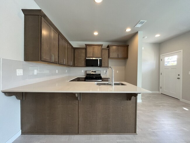 Building Photo - Beautiful Newer Construction 4 Bedroom Forest Grove Home with Open Layout, Quartz Kitchen & Moder...