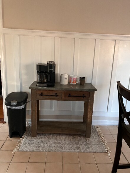 Building Photo - 2101 Scott Rd