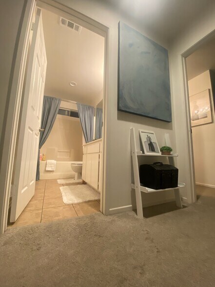 Building Photo - 2406 Maravilla Way