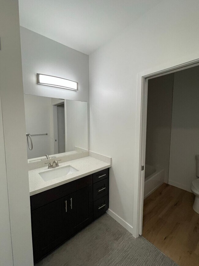 Building Photo - 2bd/1.75ba Seattle Condo