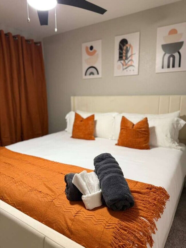 Building Photo - 15164 N 140th Dr